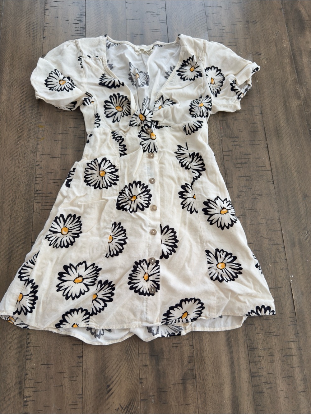 Urban Outfitters White Daisy-Print Mini Dress with Yellow Centers - Picture 4 of 10